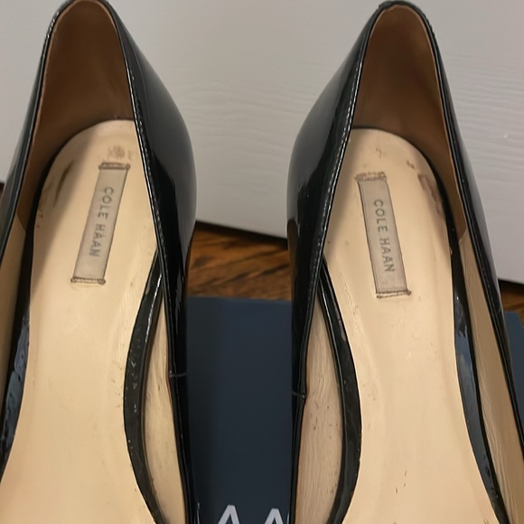 Black patent heels. Cole Haan - Picture 3 of 7